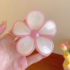 Pastel Flower Hair Clip – Translucent Daisy Design in pink and white, perfect for adding charm to hairstyles.