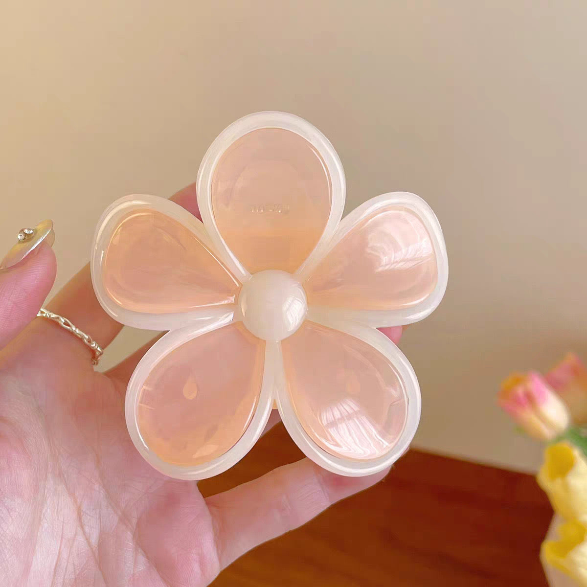 Pastel Flower Hair Clip – Translucent Daisy Design