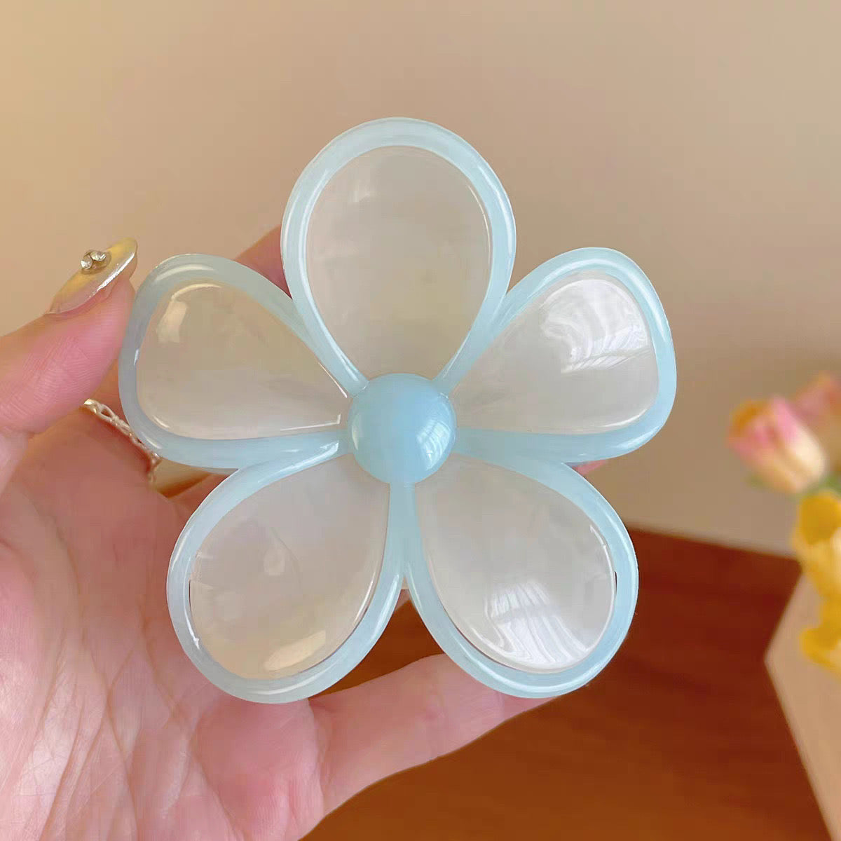 Pastel Flower Hair Clip – Translucent Daisy Design