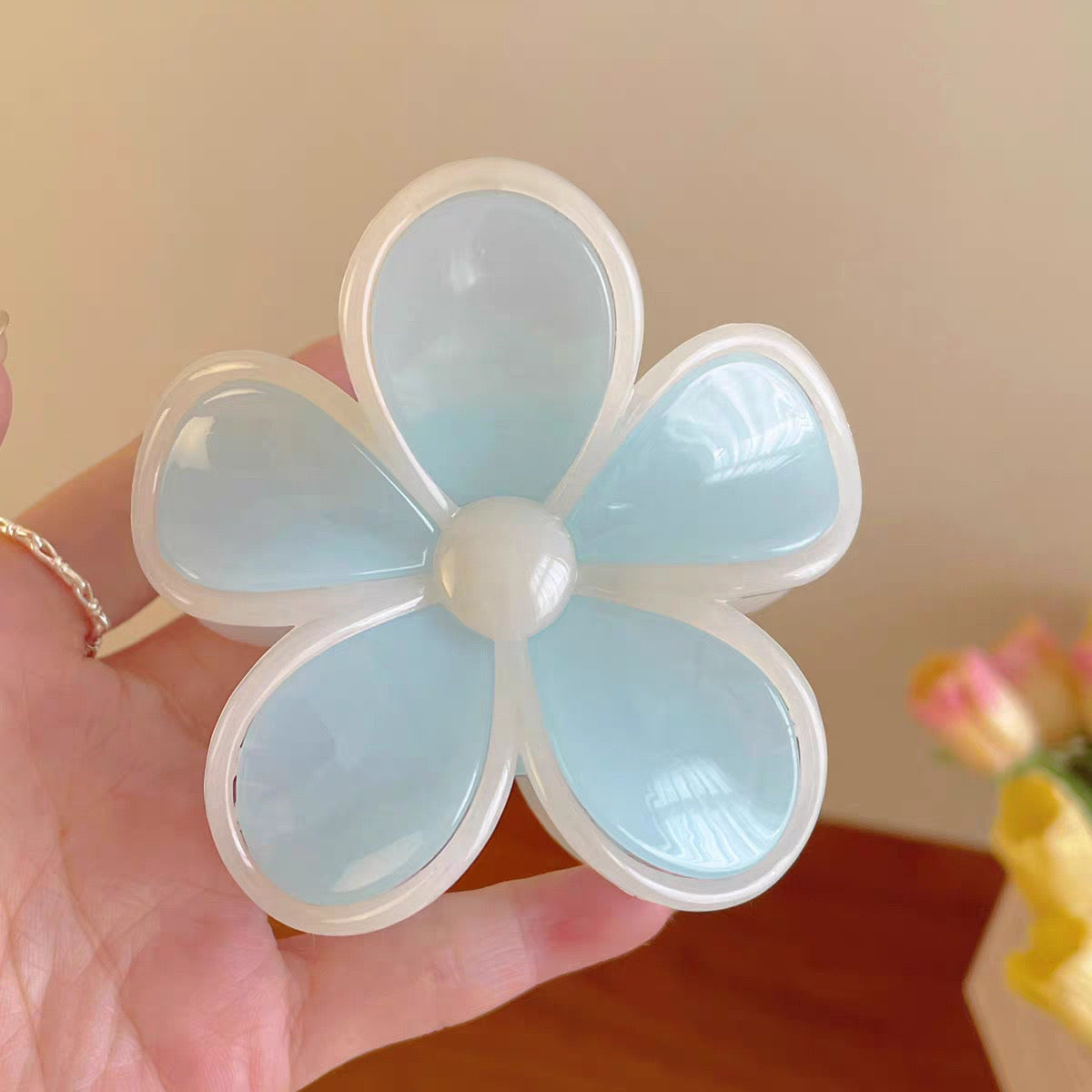 Pastel Flower Hair Clip – Translucent Daisy Design