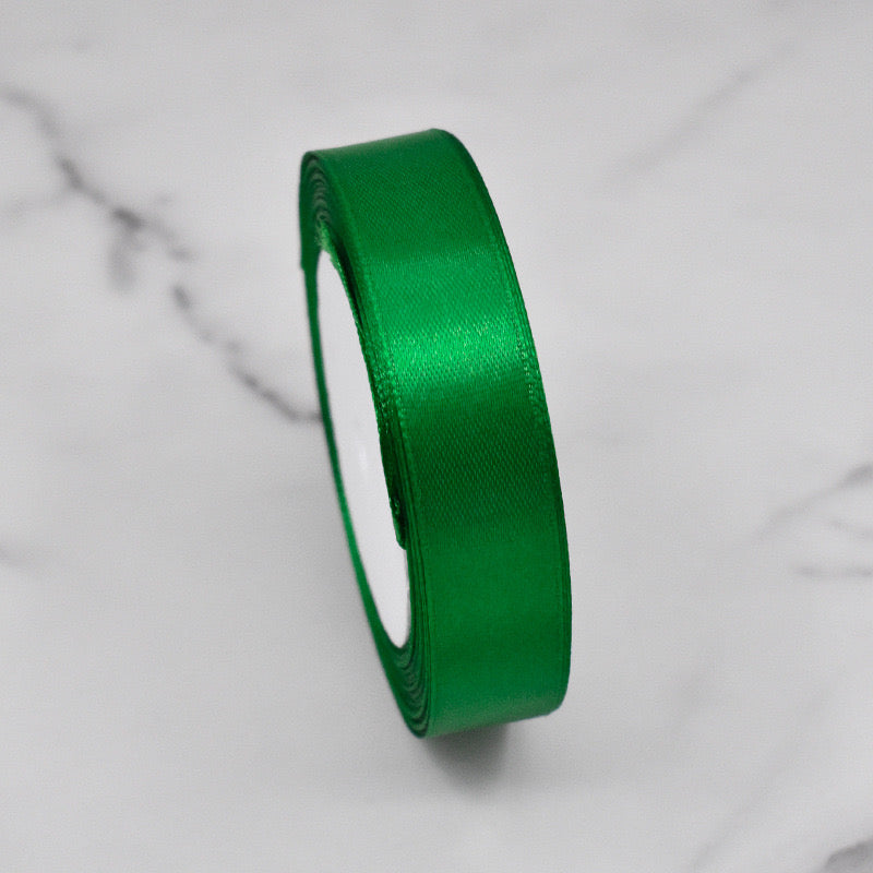 🧵 Premium Satin Ribbon – Versatile & Elegant in vibrant green color, ideal for crafts and gift wrapping.